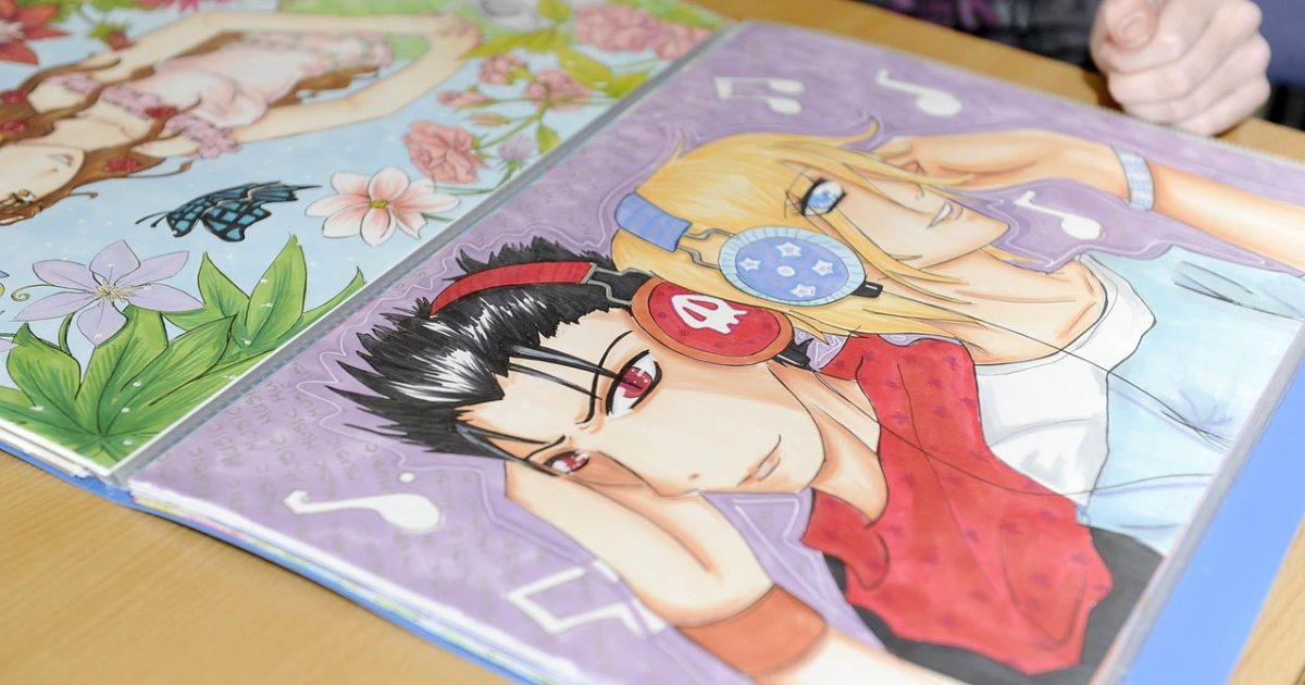 漫画推荐页面的关联作品卡片墙，多张封面以网格形式排列，每张下方标注题材标签与更新状态，整体色调偏深蓝带冷光